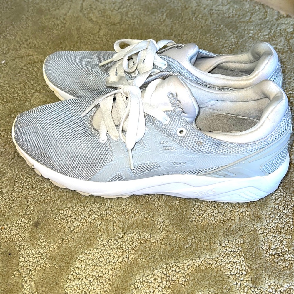 ASICS gel shoes size 8 worn but in good condition